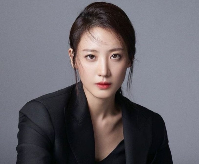 Claudia Kim